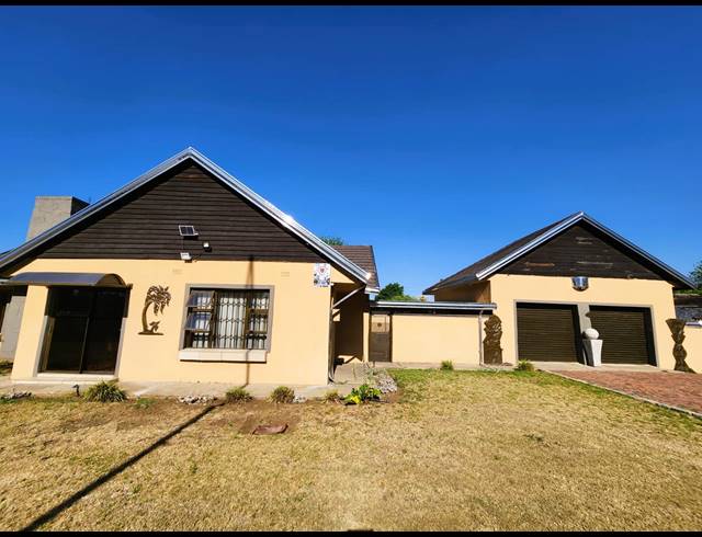 4 BEDROOM HOUSE FOR SALE IN VEREENIGING CENTRAL